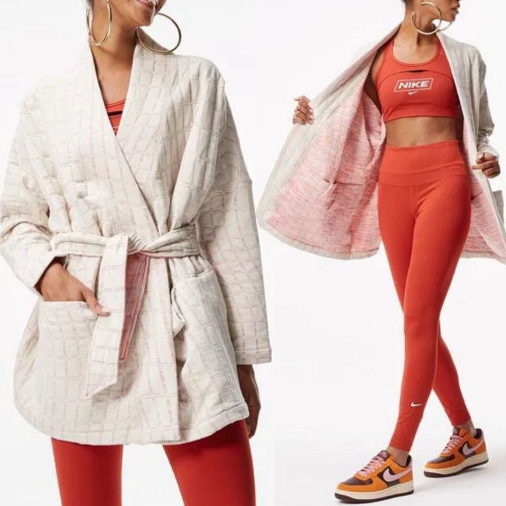 NWT Nike Yoga Therma-FIT Luxe Women's Jacquard Reversible Wrap Sweathshirt 1X